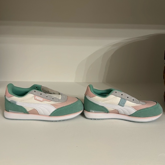 NEW | KIDS | SIZE 3Y | PUMA X ANIMAL CROSSING RIDER NEW HORIZONS - Picture 2 of 5